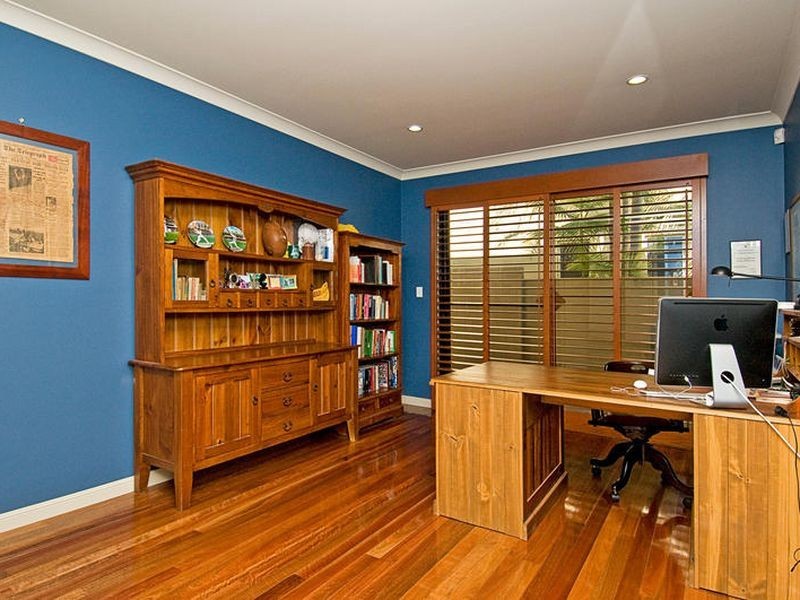 68 Edinburgh Road, Benowa QLD 4217