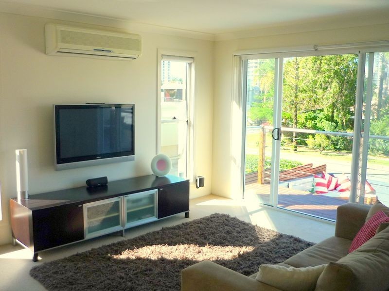 35 Amalfi Drive, Isle Of Capri QLD 4217