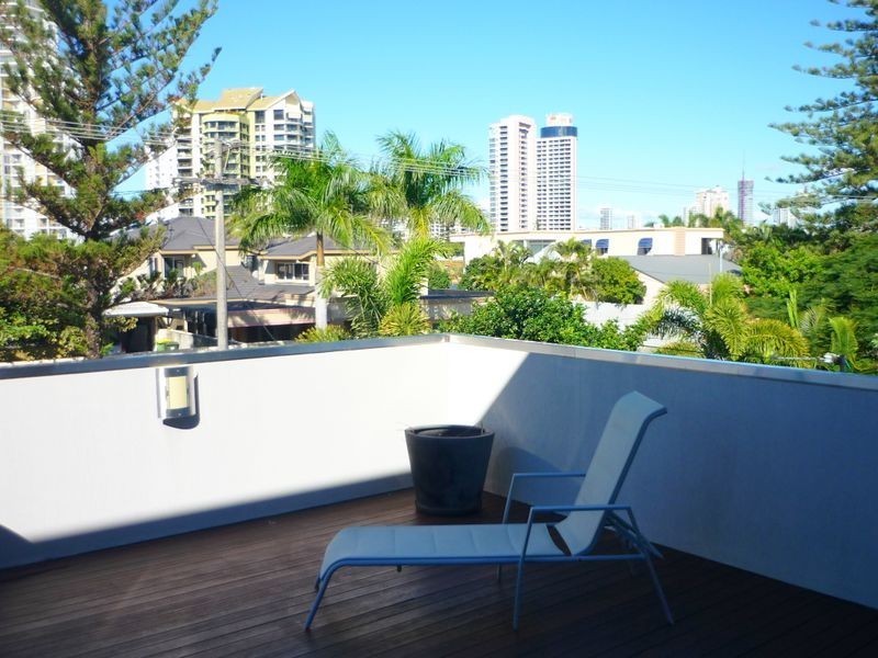 35 Amalfi Drive, Isle Of Capri QLD 4217