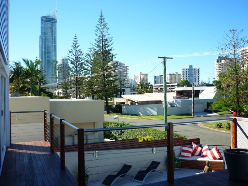 35 Amalfi Drive, Isle Of Capri QLD 4217