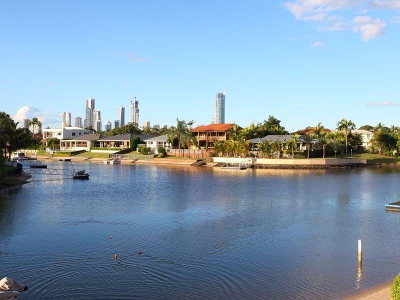 13 Wombat Court, Benowa QLD 4217