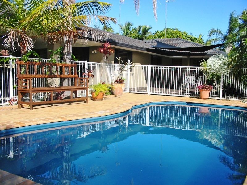 9 McIlwraith Avenue, Sorrento QLD 4217