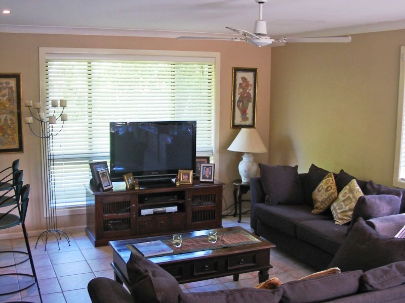 9 McIlwraith Avenue, Sorrento QLD 4217