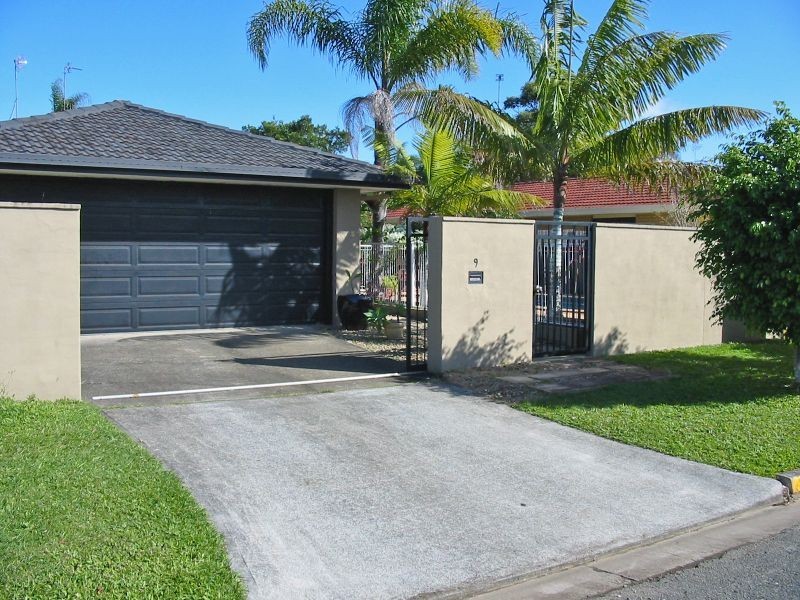 9 McIlwraith Avenue, Sorrento QLD 4217