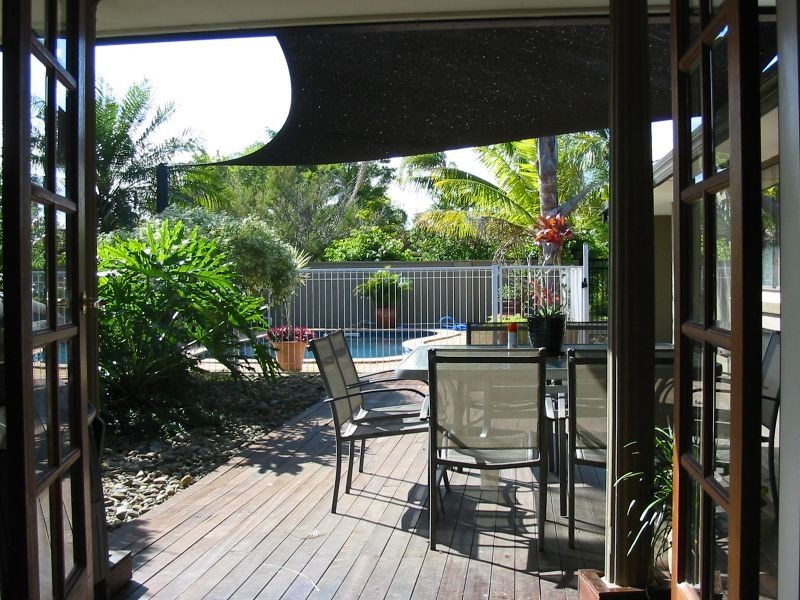 9 McIlwraith Avenue, Sorrento QLD 4217