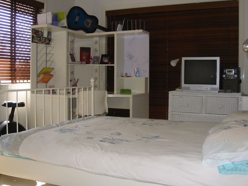 9 McIlwraith Avenue, Sorrento QLD 4217