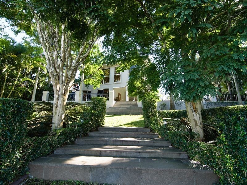 27 Kincardine Drive, Benowa Waters QLD 4217