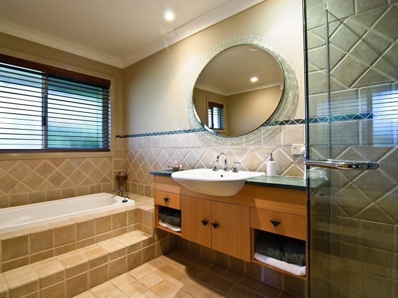 27 Kincardine Drive, Benowa Waters QLD 4217