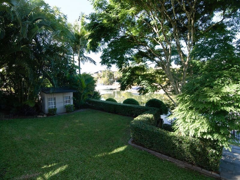 27 Kincardine Drive, Benowa Waters QLD 4217