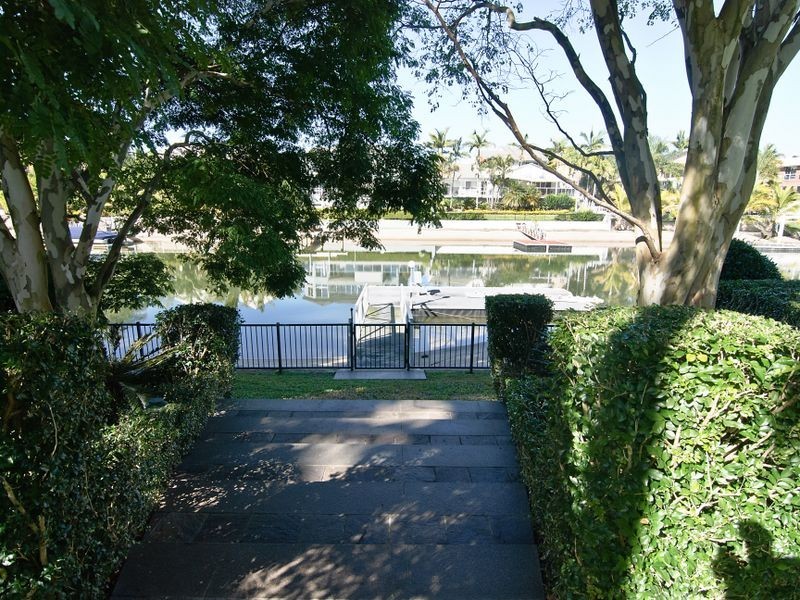 27 Kincardine Drive, Benowa Waters QLD 4217