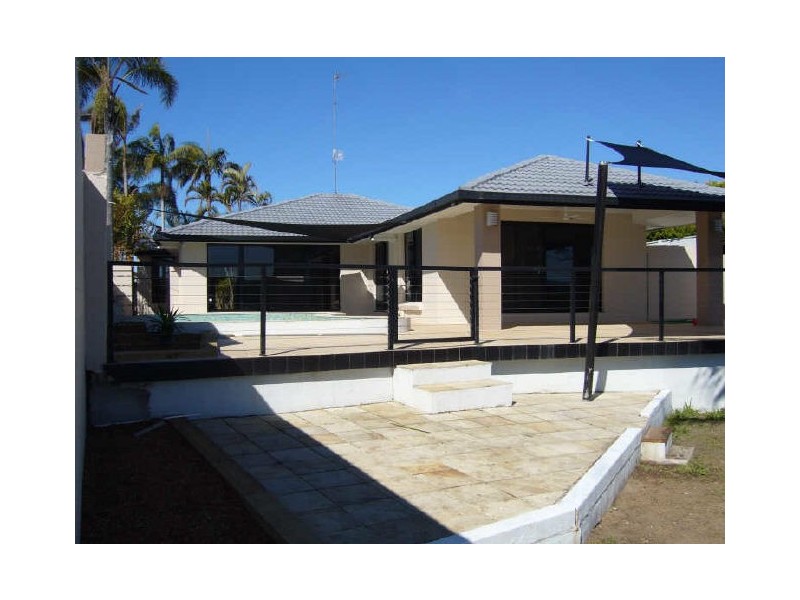 16 River Crescent, Broadbeach Waters QLD 4218