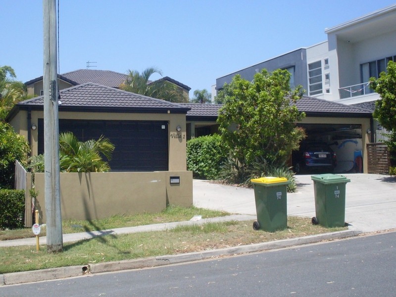 2/74 Heeb Street, Benowa QLD 4217