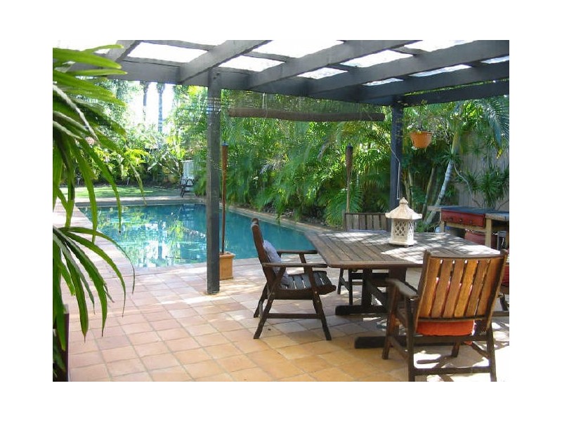25 McIlwraith Avenue, Sorrento QLD 4217