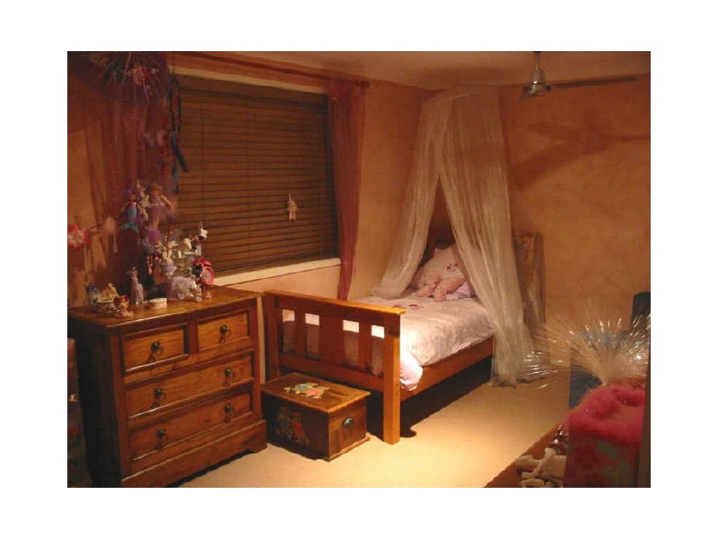 25 McIlwraith Avenue, Sorrento QLD 4217