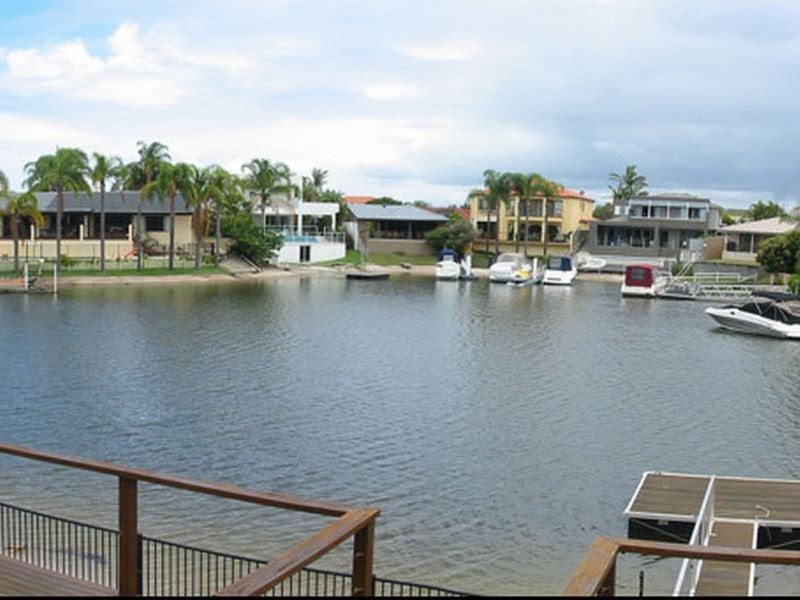 32 Tosti Street, Sorrento QLD 4217