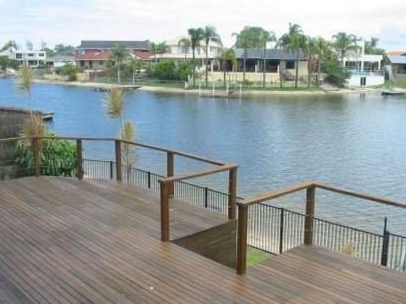 32 Tosti Street, Sorrento QLD 4217