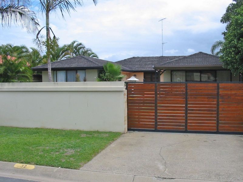 32 Tosti Street, Sorrento QLD 4217