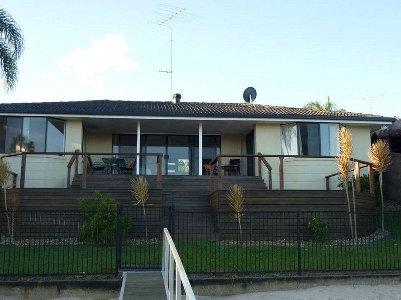 32 Tosti Street, Sorrento QLD 4217