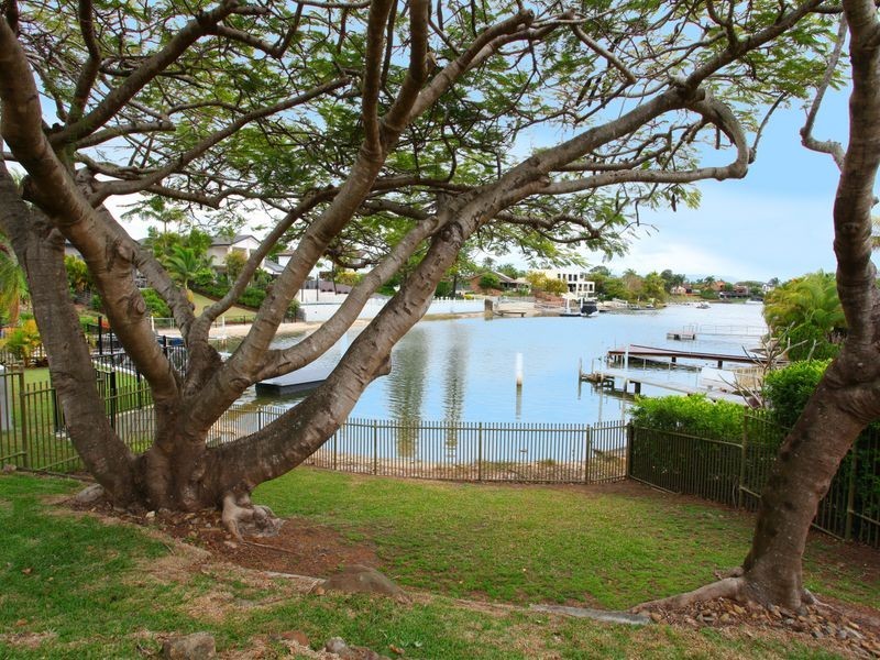 8 Argyle Crescent, Sorrento QLD 4217