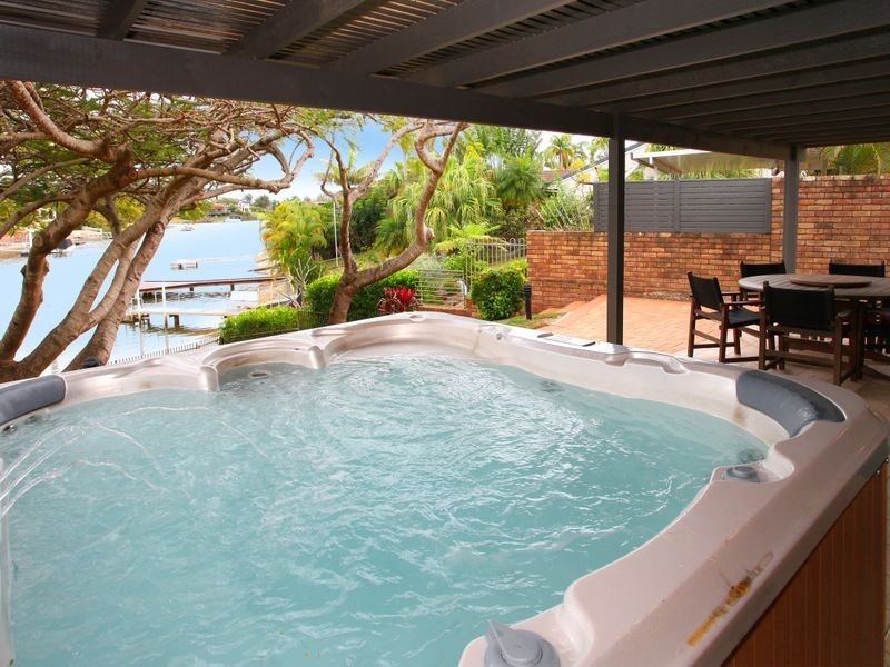 8 Argyle Crescent, Sorrento QLD 4217