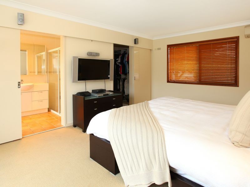 8 Argyle Crescent, Sorrento QLD 4217