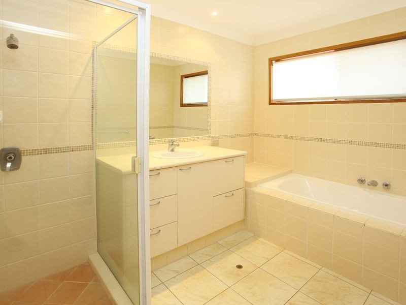 8 Argyle Crescent, Sorrento QLD 4217