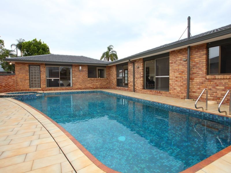 8 Argyle Crescent, Sorrento QLD 4217