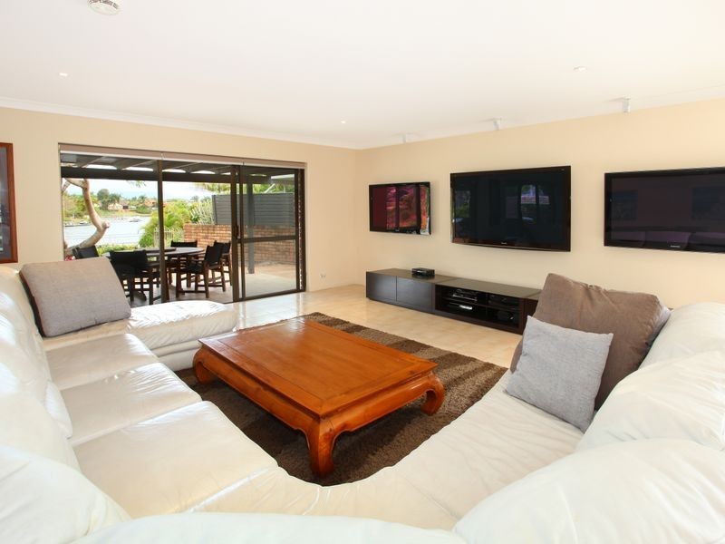 8 Argyle Crescent, Sorrento QLD 4217