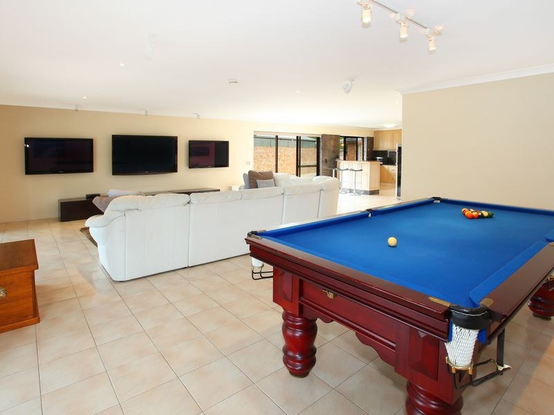 8 Argyle Crescent, Sorrento QLD 4217