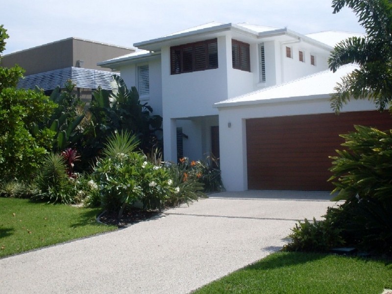 7 St Moritz Terrace, Sorrento QLD 4217