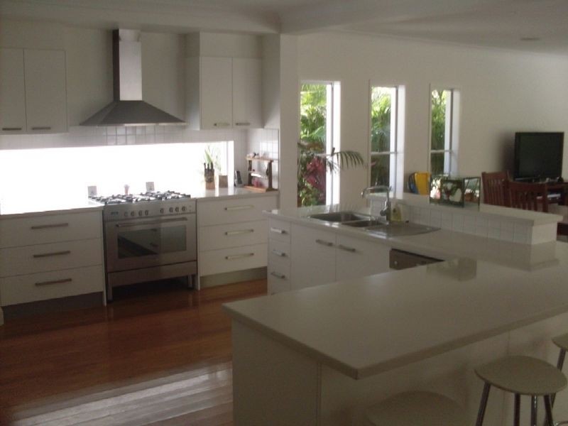 7 St Moritz Terrace, Sorrento QLD 4217