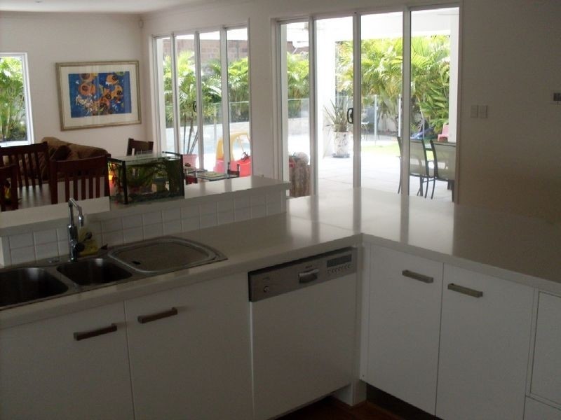 7 St Moritz Terrace, Sorrento QLD 4217