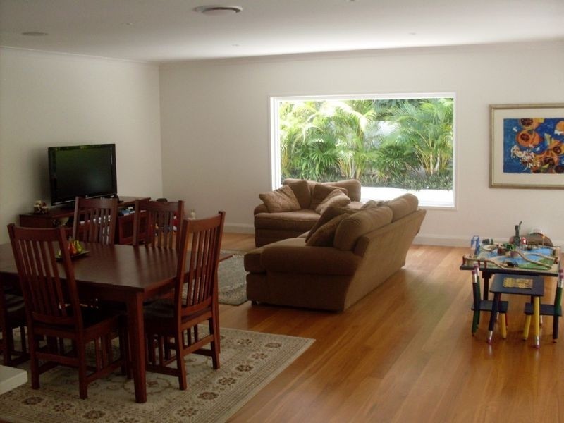 7 St Moritz Terrace, Sorrento QLD 4217