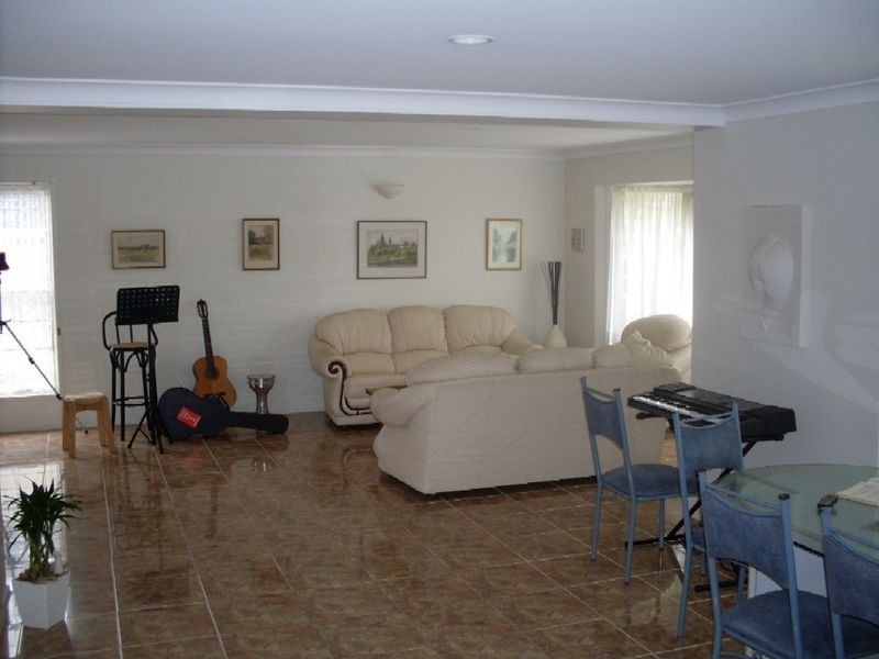 2 Mackay Close, Sorrento QLD 4217