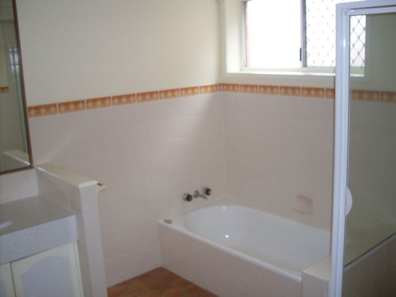 4/25 Hooker Boulevard, Broadbeach Waters QLD 4218