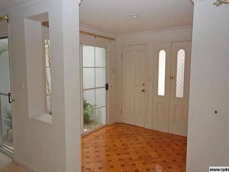 8/70 Marbella Drive, Benowa QLD 4217