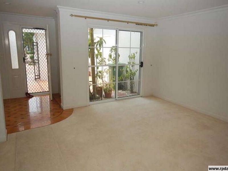 8/70 Marbella Drive, Benowa QLD 4217