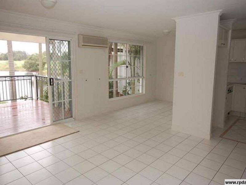 8/70 Marbella Drive, Benowa QLD 4217