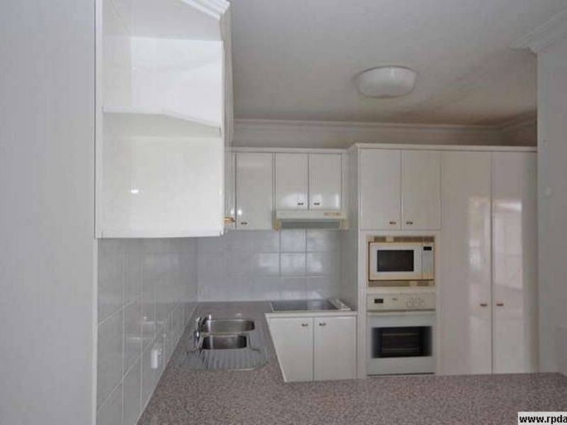 8/70 Marbella Drive, Benowa QLD 4217