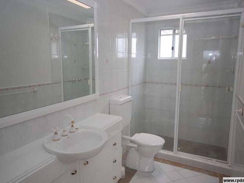 8/70 Marbella Drive, Benowa QLD 4217