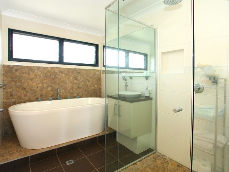 23 Tosti Street, Sorrento QLD 4217