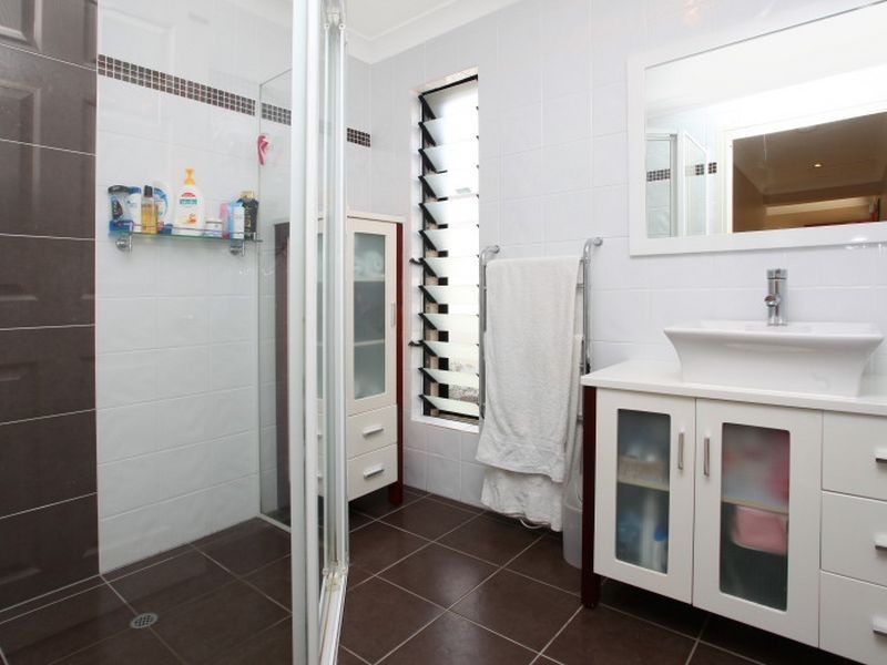 23 Tosti Street, Sorrento QLD 4217