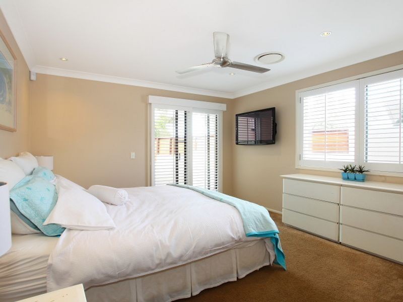23 Tosti Street, Sorrento QLD 4217
