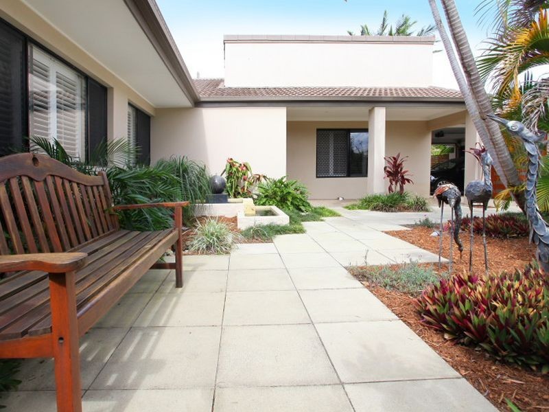 23 Tosti Street, Sorrento QLD 4217