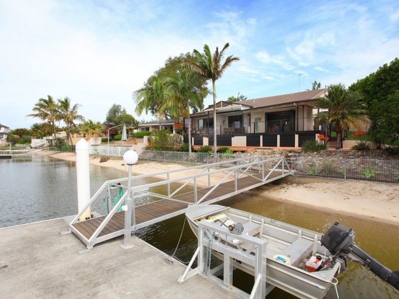 23 Tosti Street, Sorrento QLD 4217