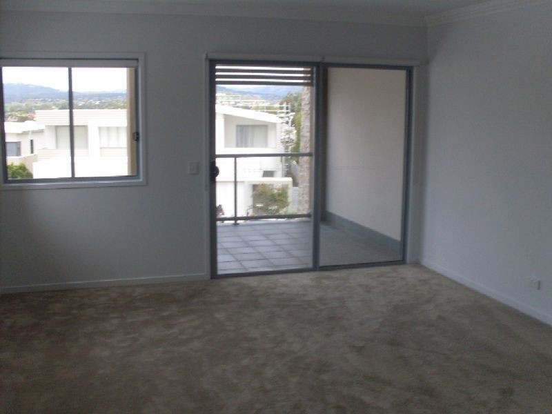 8003B Vista Drive, Benowa QLD 4217