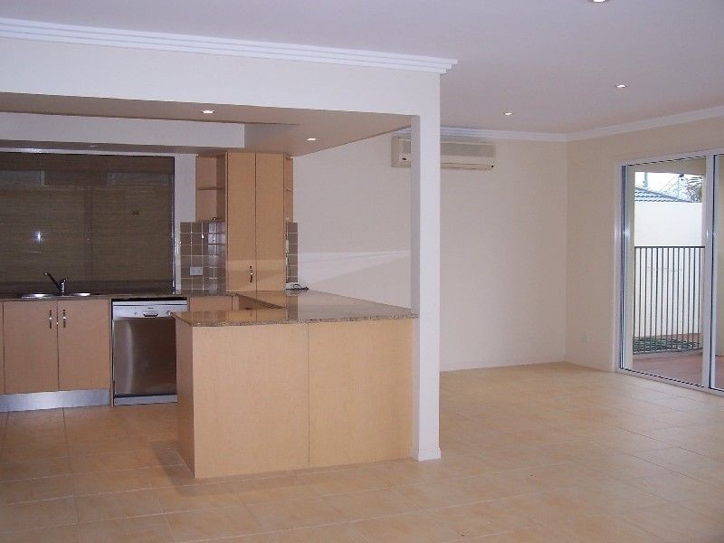 32 Brindisi Avenue, Isle Of Capri QLD 4217