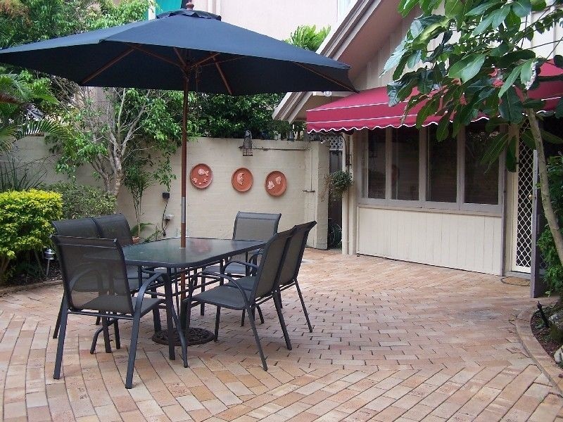 2/6 Wildwood Court, Surfers Paradise QLD 4217