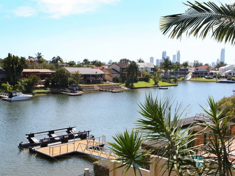 30 Selkirk Avenue, Benowa Waters QLD 4217