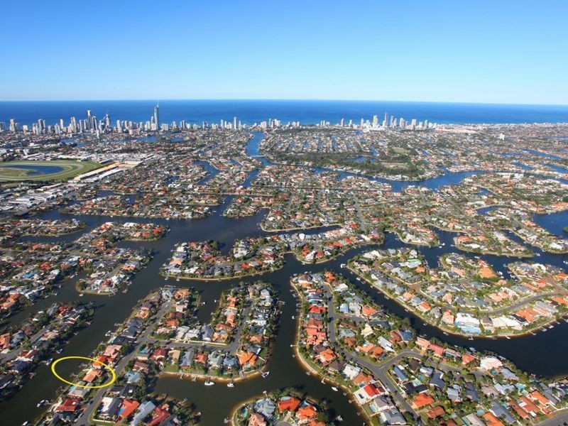 30 Selkirk Avenue, Benowa Waters QLD 4217